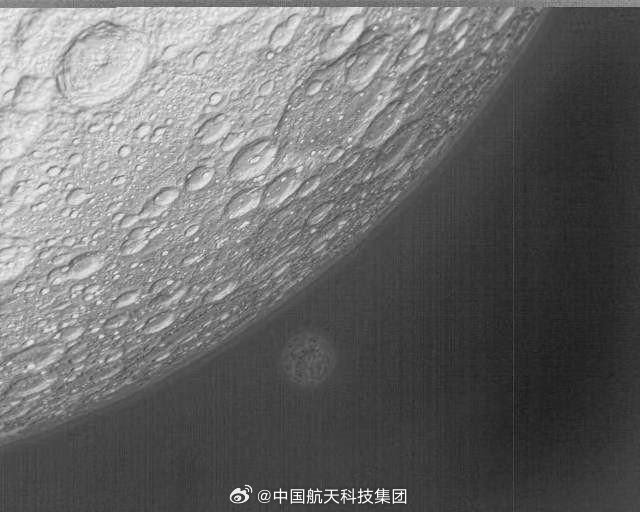 Moon and Earth as seen from Queqiao-2 lunar relay satellite. Image: https://m.weibo.cn/status/O9lbKF6Rt