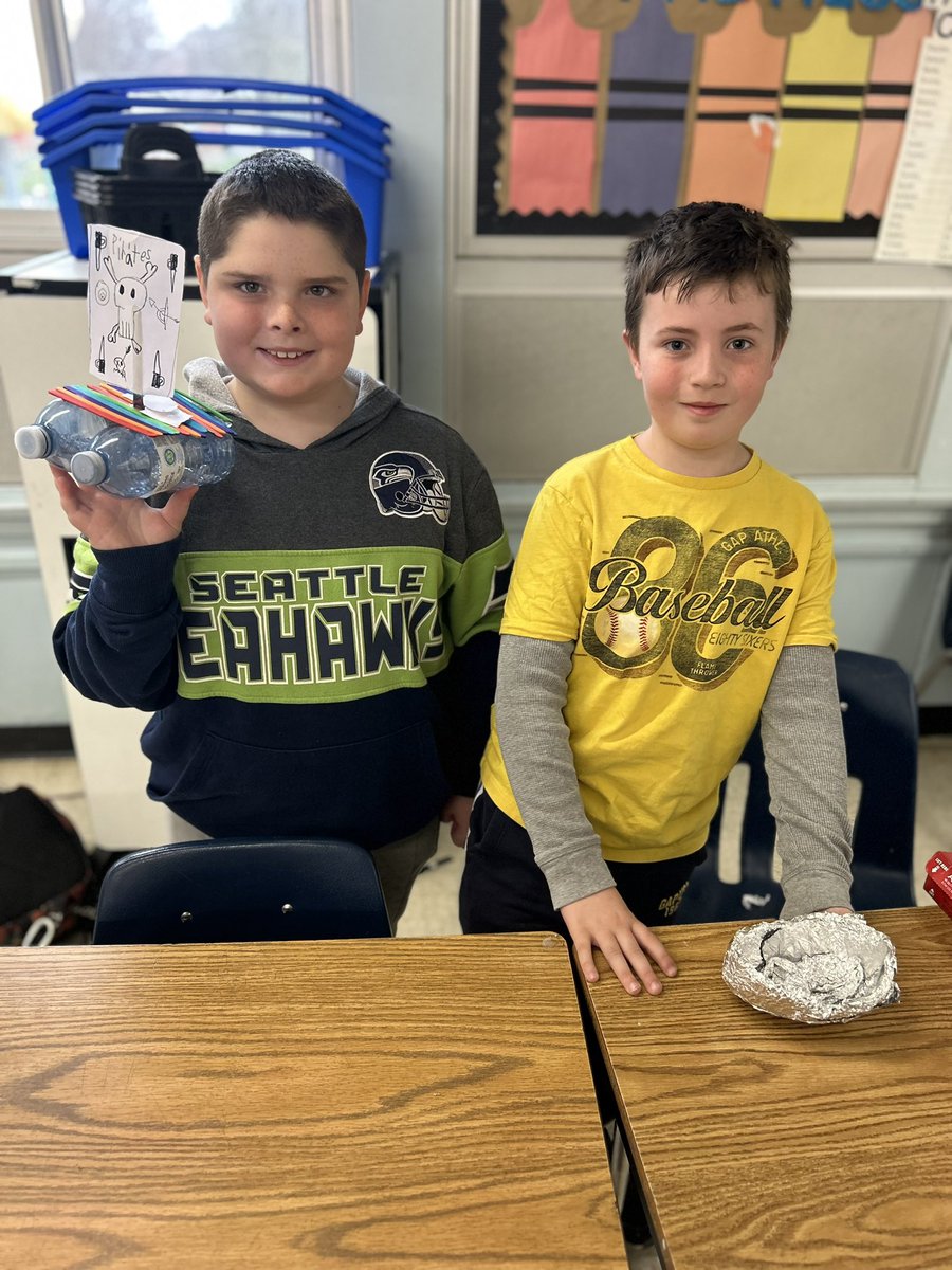 Today we made tinfoil boats in #stemeducation 🛥️ @bsalole the 2/3s & 3/4s the winning boat held 177 unifix cubes! Wowza! @GEDSB @GreenbrierScho1