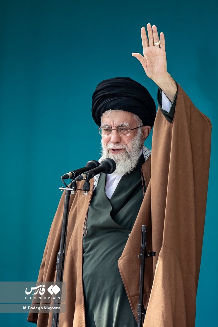 İran Dini Lideri Hamaney: 'İsrail senin Allah belanı versin'