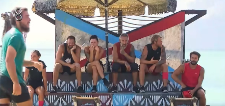 Sürekli youtubeta şu yunus emrenin kavga olayları karşıma geliyor, tiktokta da karşıma acun ılıcalının meme'leri dolaşıyor ve ceza veriyormuş bu herife. Survivor'da kavga küfür yasak değil miydi bu adamın milyonuncu olayı ben sadece tiktok ve youtube'tan gördüğüm kadarıyla bıktım