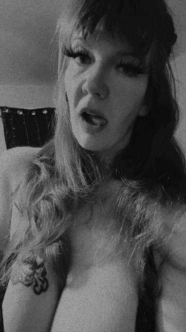 Friday isn't over yet, pets! There's still time to show your devotion and tribute your Goddess. Don't<a href="/tag/femdom"class="tags"><span>#femdom</span></a><a href="/tag/fridayfeeling"class="tags"><span>#fridayfeeling</span></a><a href="/tag/findom"class="tags"><span>#findom</span></a><a href="/tag/serveandobey"class="tags"><span>#serveandobey</span></a>