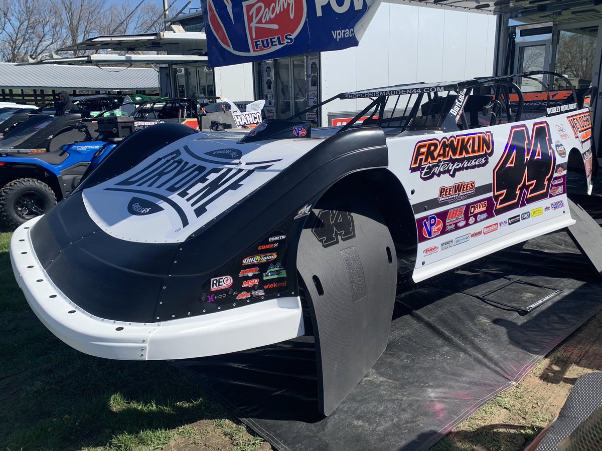 It’s 𝗥𝗔𝗖𝗘 𝗪𝗘𝗘𝗞𝗘𝗡𝗗 @FarmerCityRacin! Our @TeamDrydene-backed @LonghornChassis is ready to go for this weekend’s @WoOLateModels #Illini100! Tune in and cheer us on LIVE @dirtvision.