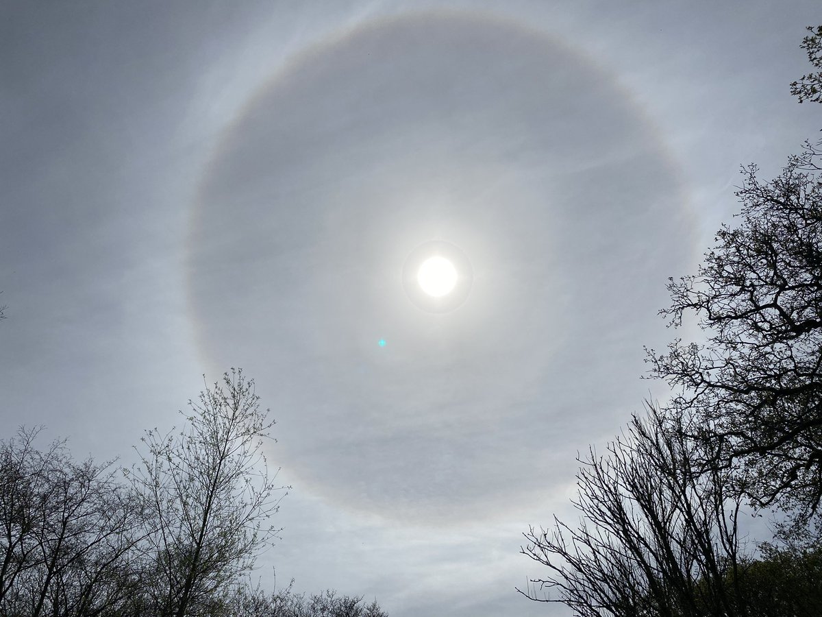 TrueReality1979's tweet image. Despite the darkness the light will always shine through in the end. 

Same as in life, remember this and let go of that which weighs you down