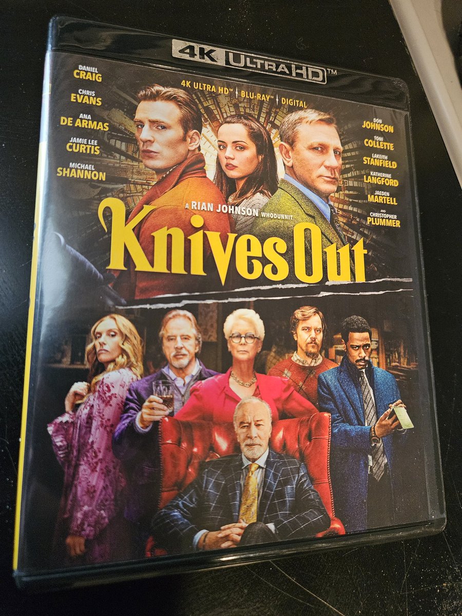 #HappyFriday and hello! We are in a very #eattherich mood, so we have on #KnivesOut and are getting some work done! Do you enjoy this #RianJohnson whodunnit? Tell us below!

#diyentertainment #bluray #4K #2019 #mystery #cinema