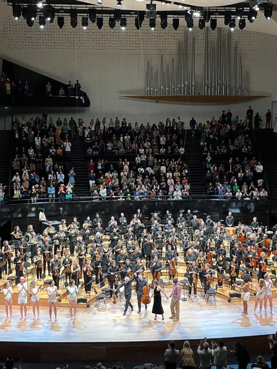 Ravie d’avoir assisté au Sacre du printemps revisité par @AbdAlMalikMusic, @BlancaLiOficial et @grimal_david à la @philharmonie. 🎶✨ Grand moment de danse et de musique, “Notre Sacre” est un plaidoyer pour la diversité !