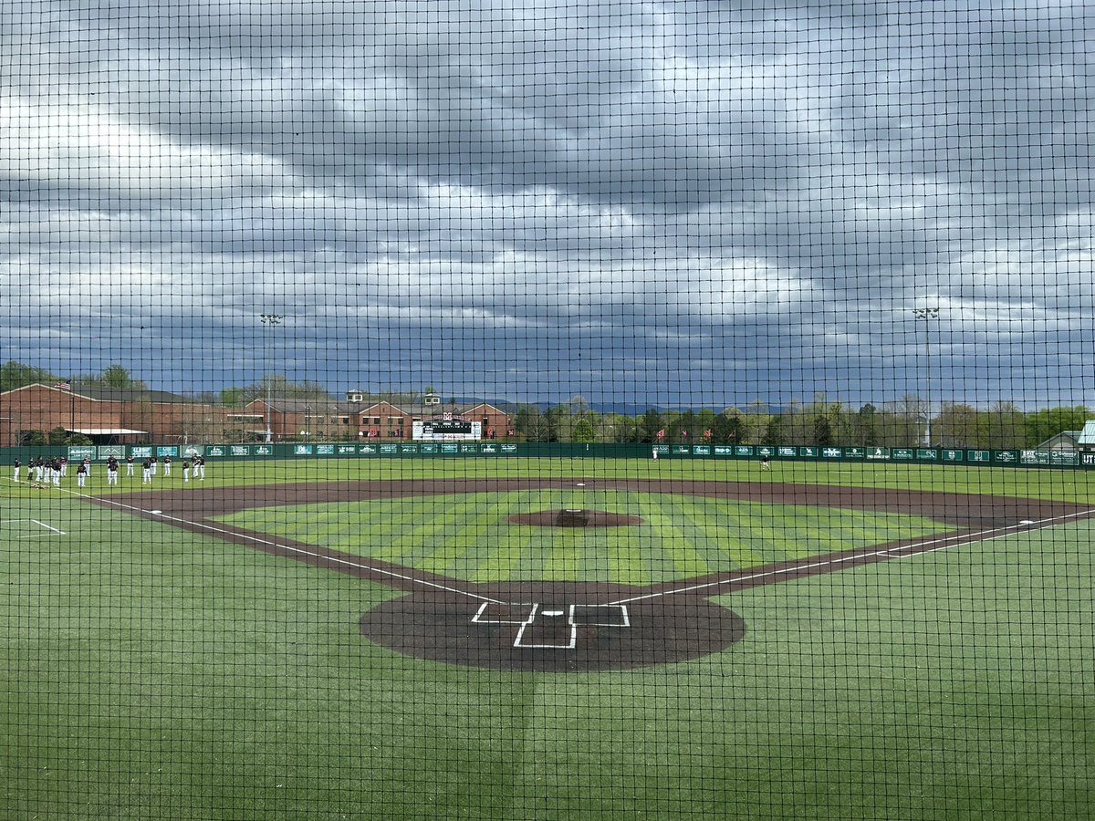 Here at Coulter Grove again tonight as @MHSRebelsBSB hosts Knox Central. The Rebels are looking to make it five wins in a row. First pitch is at 6. Follow along for updates.