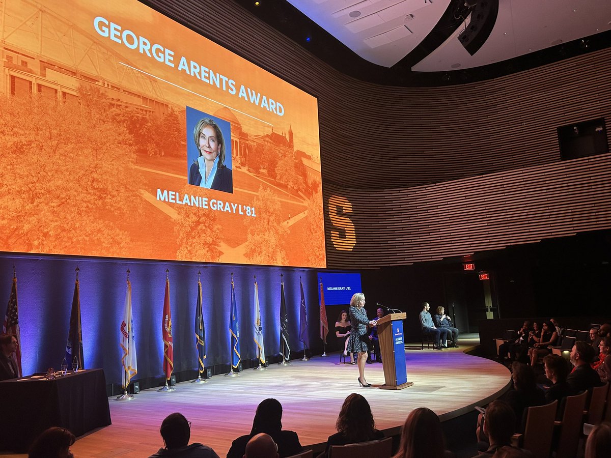 Our next Arents Award this evening goes to Melanie Gray L’81, who has been an incredible supporter of @SyracuseU’s @SUCollegeofLaw. The Ceremonial Courtroom in Dineen Hall is named for Melanie. “I hope the students recognize it’s so important to give back.” 🧡