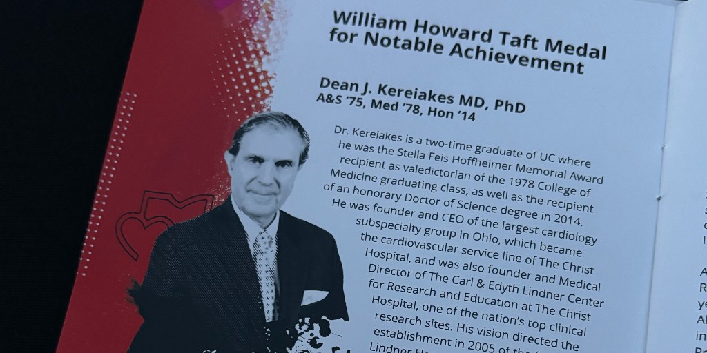 Congratulations to @djkereiakes on receiving the William Howard Taft Medal for Notable Achievement by @uofcincyalumni! Dr. Kereiakes has helped to introduce countless advances in heart care and has logged nearly 30,000 cardiac procedures spanning 40 years! @TCHheart