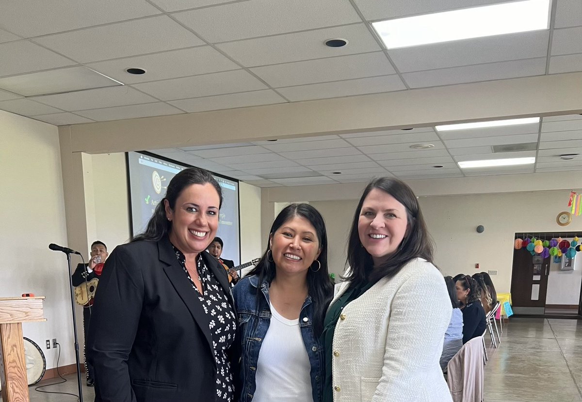 CSA Director Katy Lichon and LEI Director Jocelyn Smith are delivering PD in the Archdiocese of Seattle this weekend. They found one of our #LEAD Fellows today!