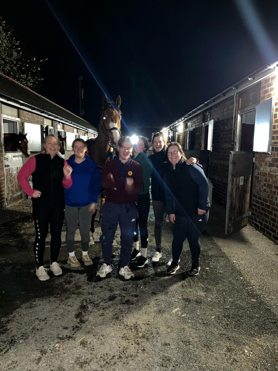 Team @WillieMullinsNH fangrouping over Corach Rambler at @AintreeRaces tonight 🌟🐎👏 #EveryRacingMoment @lucindavrussell