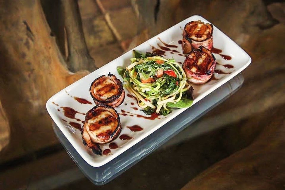 One of our most beloved appetizers : Bacon Wrapped Scallops 😍

Our bacon is smoked and cured in house. The scallops are grilled and glazed with a pomegranate reduction and served with a soba noodle salad.

What’s your favorite Norwoods appetizer? 
#TGIF #freshseafood #local