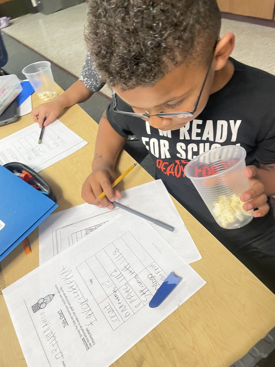 AudrianaHrnz's tweet photo. What could be better than graphing using multi-leveled questions with popcorn!🍿 #DataHungry @DowlingTigers https://t.co/LUb0ULYd6l