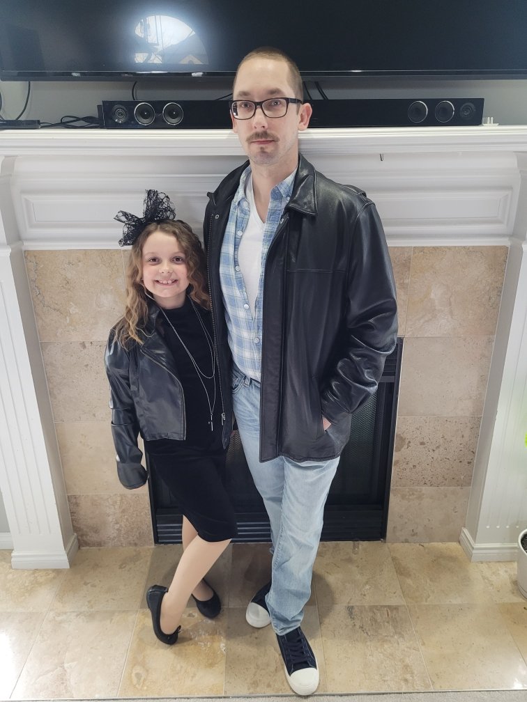 This is my best attempt at 80's dad 🤣

#DaddyDaughterDance #80sNight