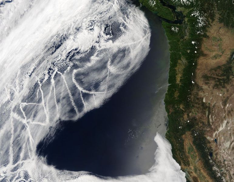 🌍Did you know clouds play a crucial role in reflecting sunlight and cooling the Earth? Scientists at UW's Marine Cloud Brightening Program are exploring how tiny aerosols affect clouds to possibly mitigate climate change. @UWAtmosSci Learn more at: ow.ly/ixyj50RfiGe