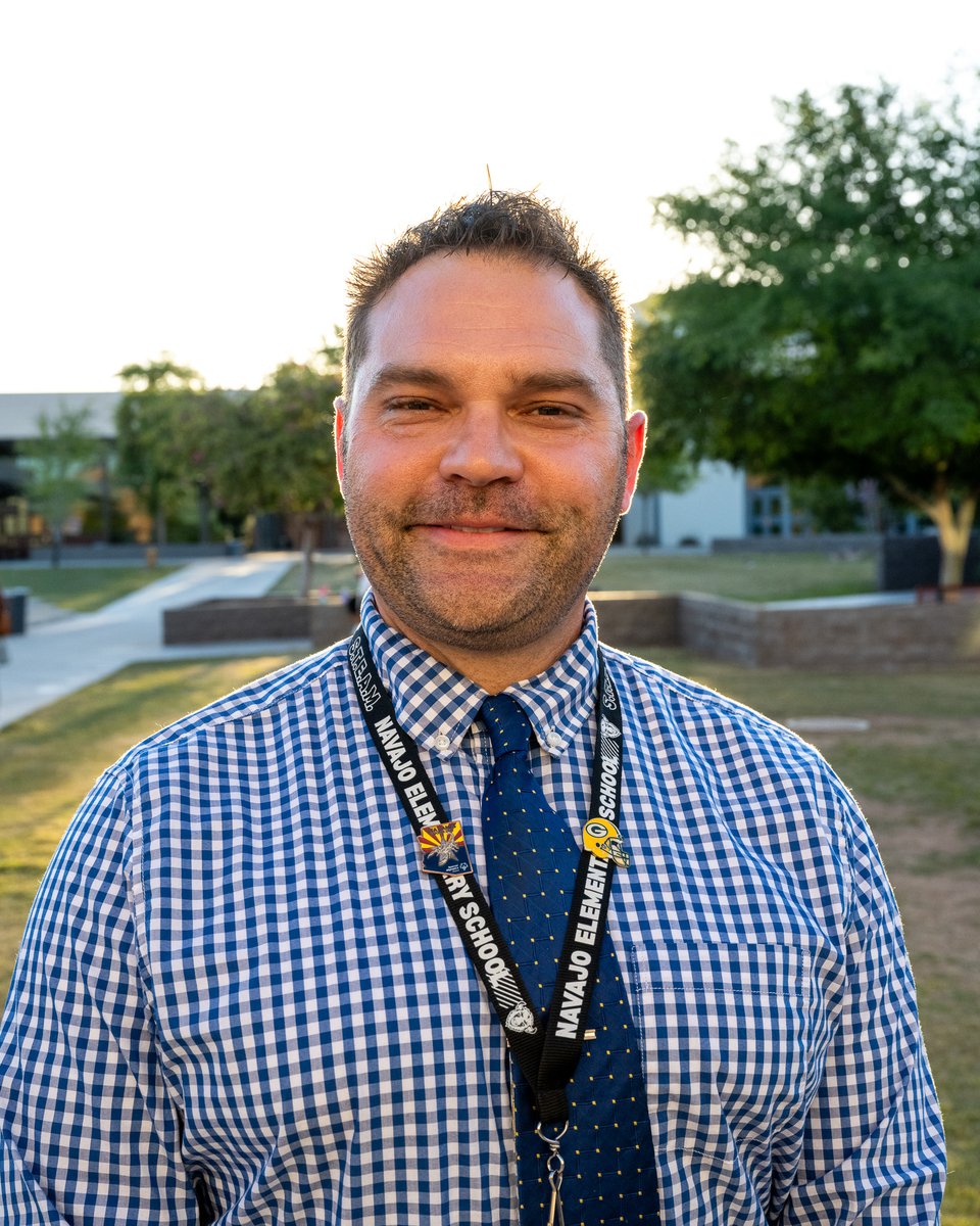 Let's give a round of applause to @NavajoSUSD principal, Matt Patzlaff! He was honored at this week's Governing Board meeting for receiving the prestigious Spirit of Scottsdale award! #SpiritOfScottsdale #NavajoElementary #SUSDProud #BecauseKids