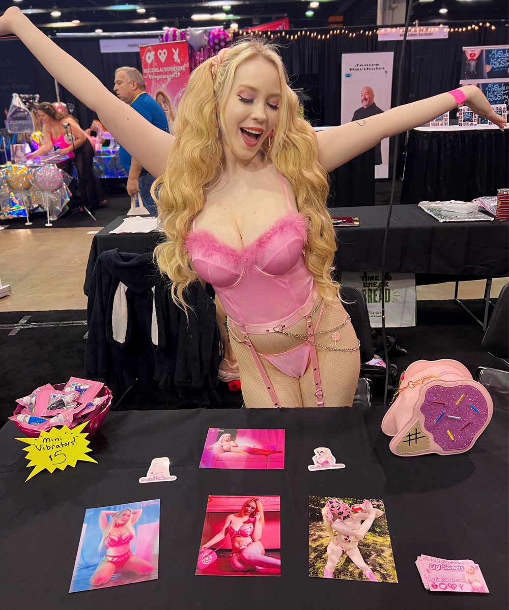I am here at EXXXOTICA!! 🍭🍬💓✨ Come find me at booth 739 & take a photo w me & check out my fun merch! 👅💦