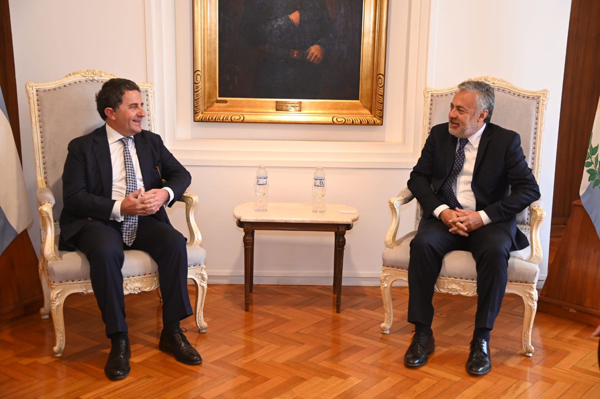 Recibí en Casa de Gobierno al Embajador de Alemania, Dieter Lamlé y el Cónsul Andreas Vollmer conversamos temas de actualidad nacional y provincial, respecto a seguridad jurídica y el avanzado panorama en Mendoza, lo que genera confianza para posibles inversiones, especialmente…