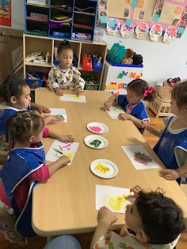 Today our friends explored some finger paint. They used their hands to make art of their choosing.
#playfuldiscoveriesii #playfuldiscoveries #gfdc #groupfamilydaycare #daycare #nycdaycare #nycpreschool #artforkids #fingerpainting #kidspaintings #grossmotorskills #finemotorskills