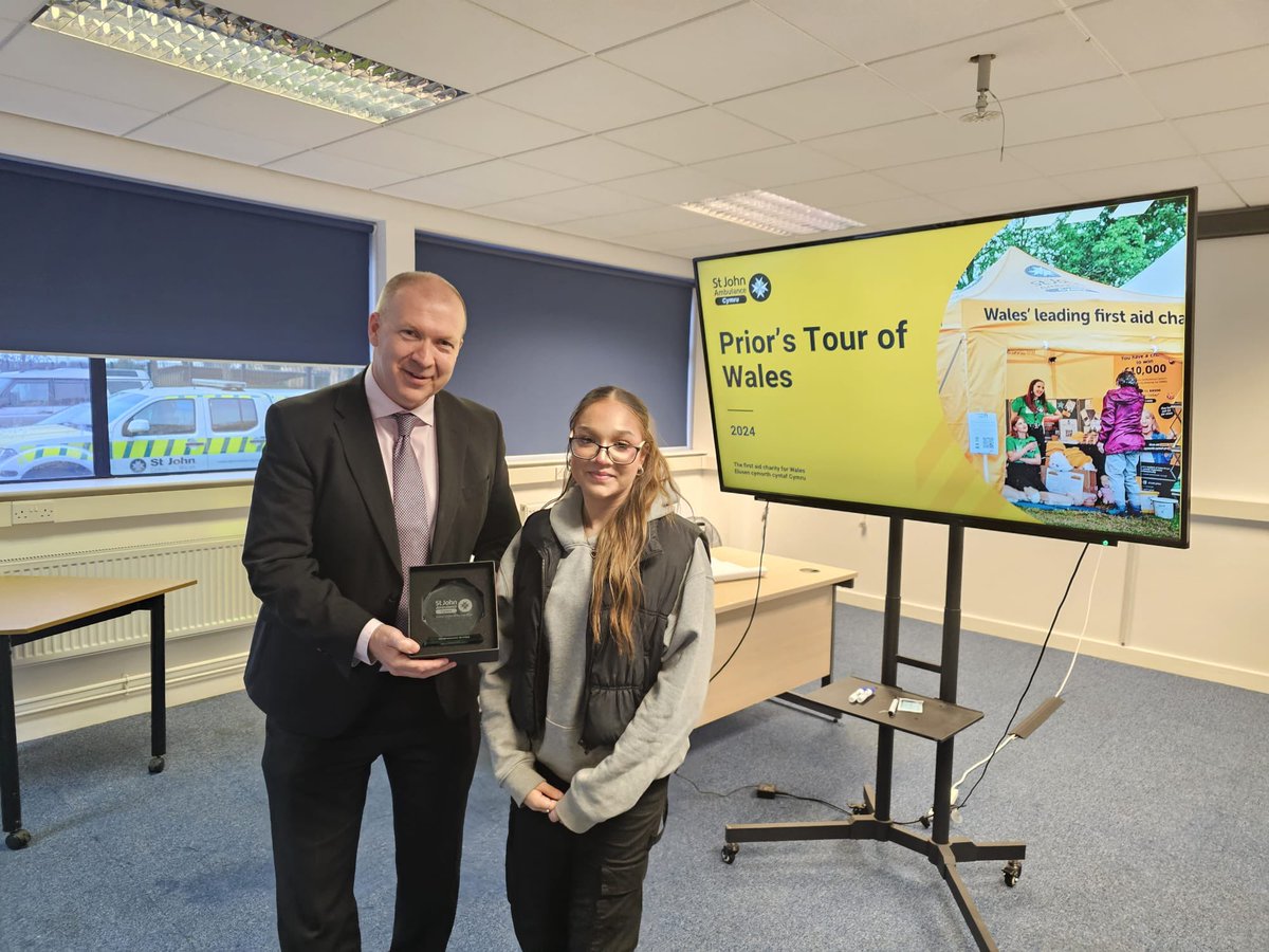 Great interaction with @SJACymru People today on the Prior’s tour - meeting over 58 volunteers and staff today … my highlight and privilege was recognising the amazing work Sharmeela Bragg - Star for today and the future 👏👏👏