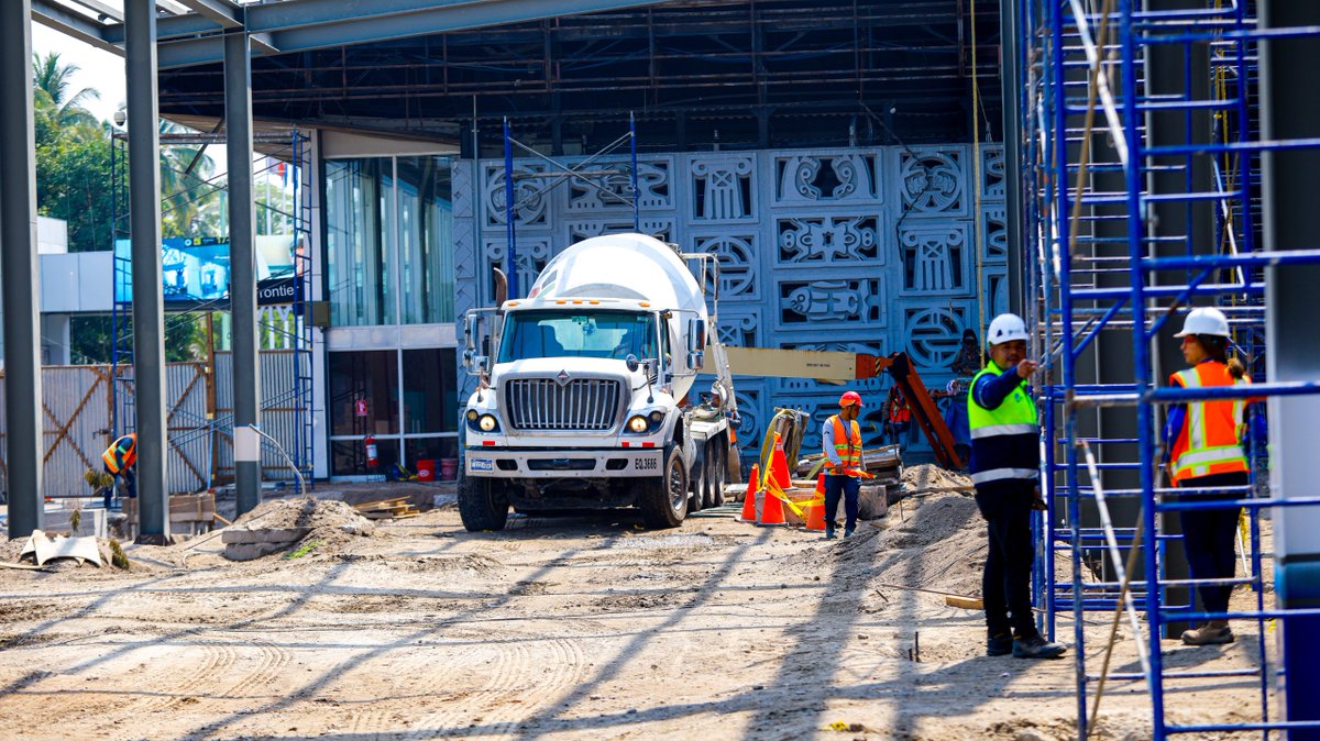 Con la ampliación del aérea de registro de pasajeros del Aeropuerto Internacional de El Salvador, vamos a expandirlo a 122 puntos de registro con la finalidad de atender a los pasajeros en cómodas y modernas instalaciones. 🧳🛫🌎