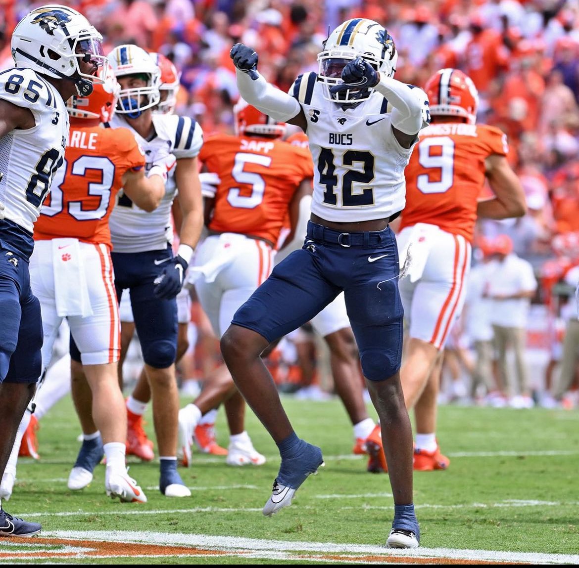 After a great conversation with @coach_mikewelch I am blessed 🙏🏾 to receive an offer from Charleston Southern University !! @CSUFB @RussellEllingt4 @CoachTravv850 @CoachJohnson813 @MrTNT21 @Dwight_XOS