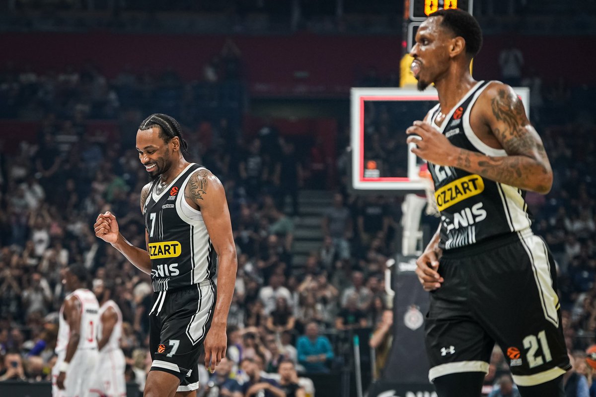 Just smile🙂 @KPJunior_ @allornunn21 #EuroLeague #KKPartizan