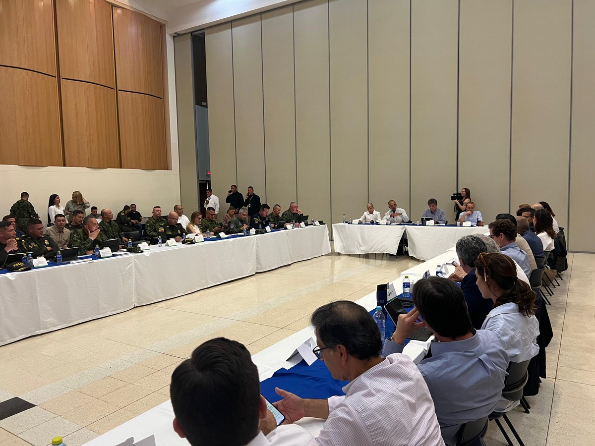 El @ConsejoGremial agradece a @mindefensa, @FuerzasMilCol, @GobValle, @AlcaldiaDeCali, por la mesa de seguridad del Valle que se adelantó para definir un plan de acción que fortalezca la seguridad y la confianza de la región.
