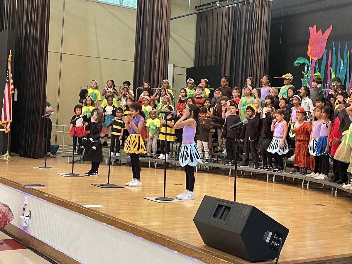 WN PK-1st graders performed their Spring Musical today. The students performed “Squirm” and sang with enthusiasm and the costumes were adorable. Well done! ⁦@WoodwardAcademy⁩ ⁦@namburar⁩ ⁦@wnlearns⁩