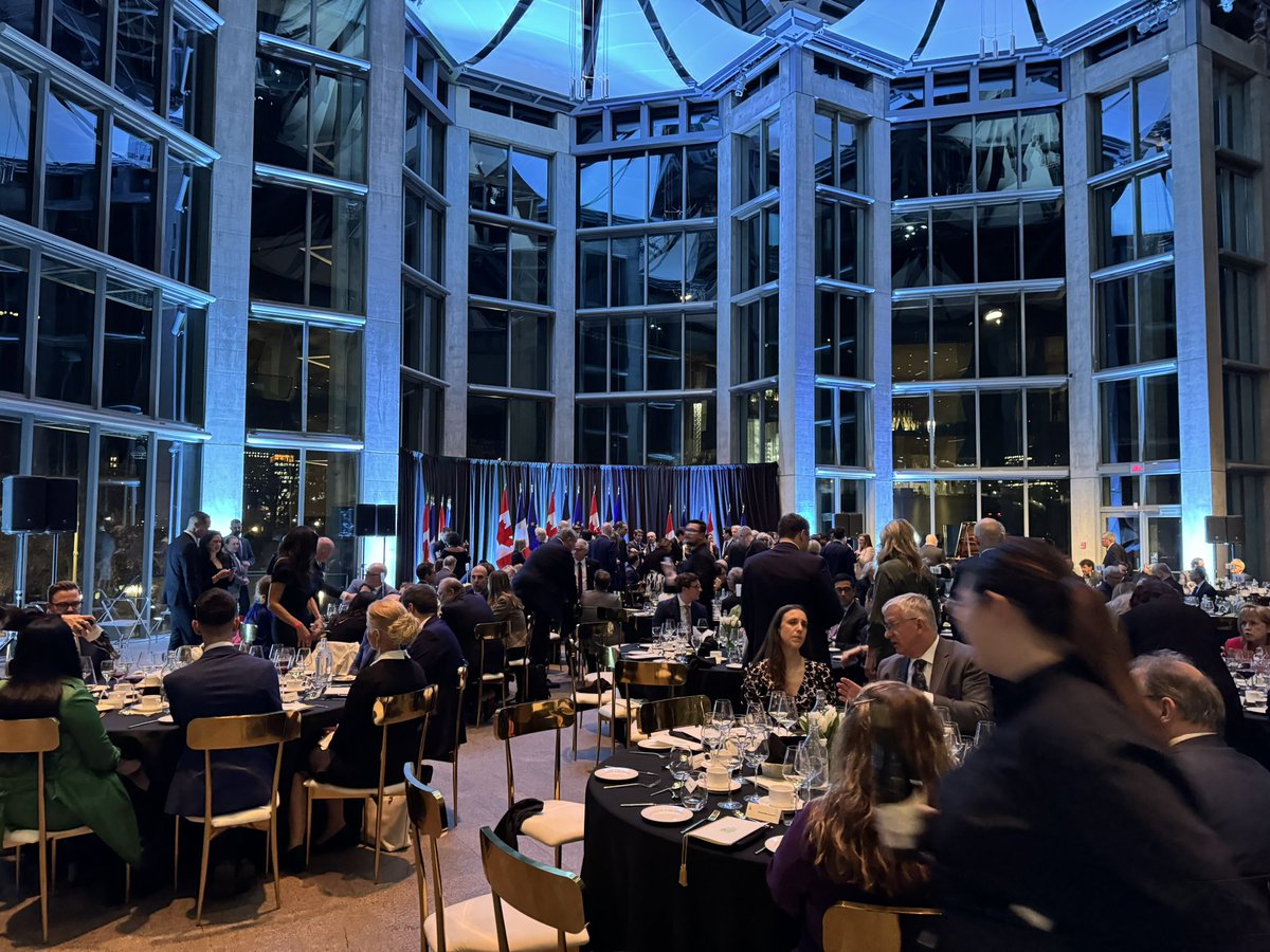 CFQO_AB's tweet photo. Quel honneur d’avoir été invité par @JustinTrudeau en l’honneur de @GabrielAttal. Nous avons pu parler à plusieurs personnes des enjeux francoqueers dans l’ouest et de nos forts liens avec la France! #FRAB #FRCB https://t.co/UCdACzXNVX