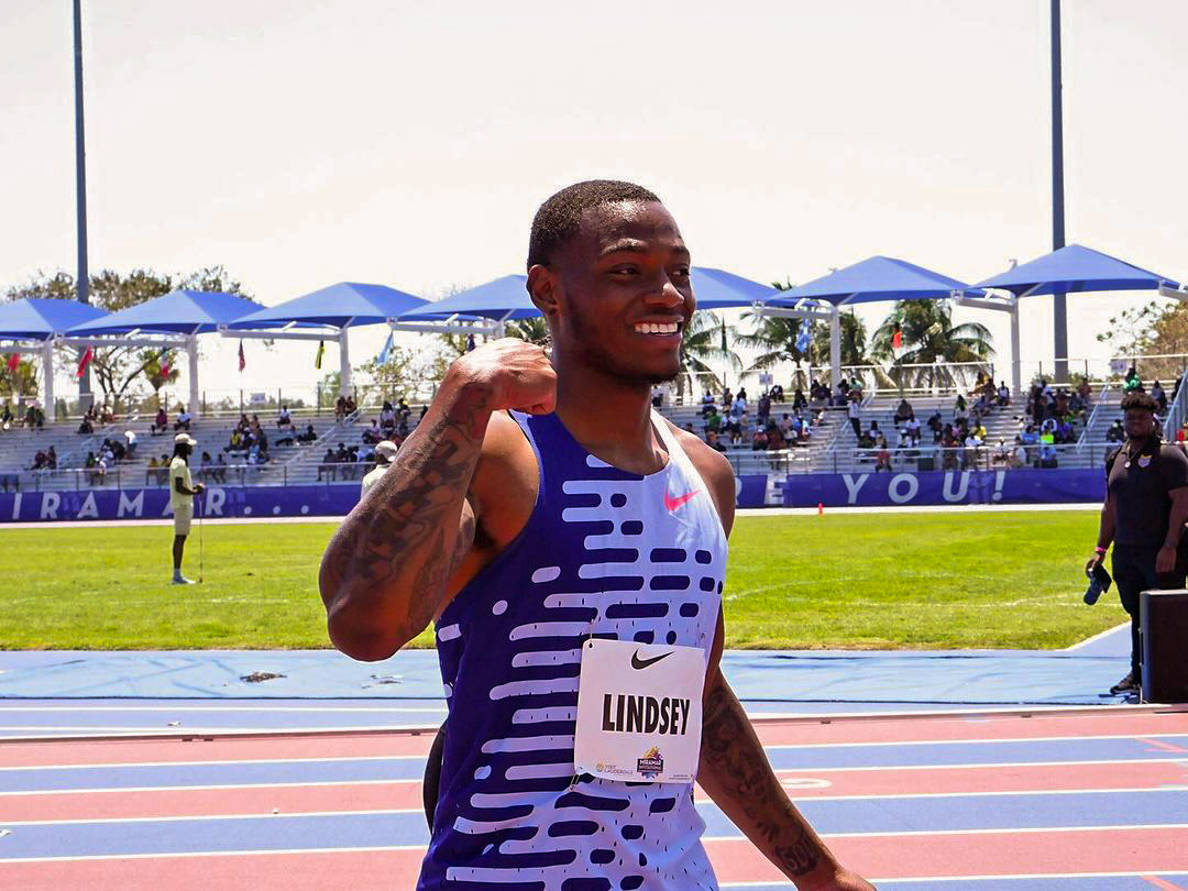 19.88s!!🤯🔥 World Lead ☑️ Courtney Lindsey 🇺🇸 turned the heat up a notch in the men's 200m pro race at the Tom Jones Invitational, winning in a time of 19.88s (1.6)! He beat Joseph Fahnbulleh 🇱🇷 who ran his fastest since 2022 in 20.06s and Xie Zhenye 🇨🇳 in 20.15s.