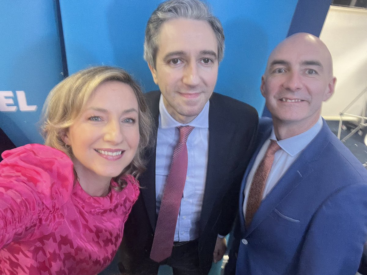 Congratulations @DanielButlerFG confirmed as the @FineGael candidate for the Directly Elected Mayor of Limerick. Wonderful to have Taoiseach @SimonHarrisTD in Limerick this evening for a party rally to launch the DEM, and also the #LE24 councillors local election campaign.