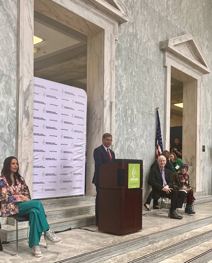 Last night's @preventcancer event was impactful. Former @NIH Dir. Dr. Francis Collins (seated in photo) spoke about his recent #cancer diagnosis when accepting the Carolyn “Bo” Aldigé Visionary Award from Rep. @rosadelauro, an #ovariancancer survivor & champion of our community.