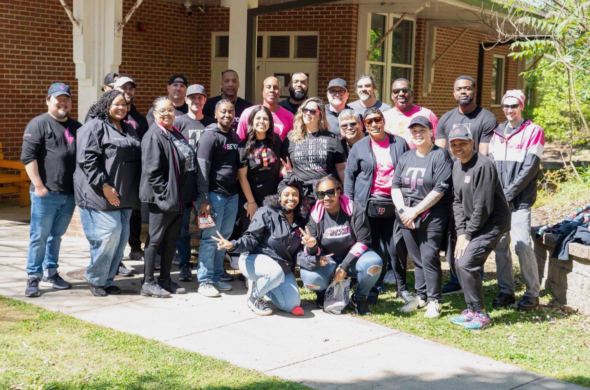 Today was awesome! We did a day of service partnering with a great organization The Covenant House by helping beautify their gardens. 🙏🏼❤️