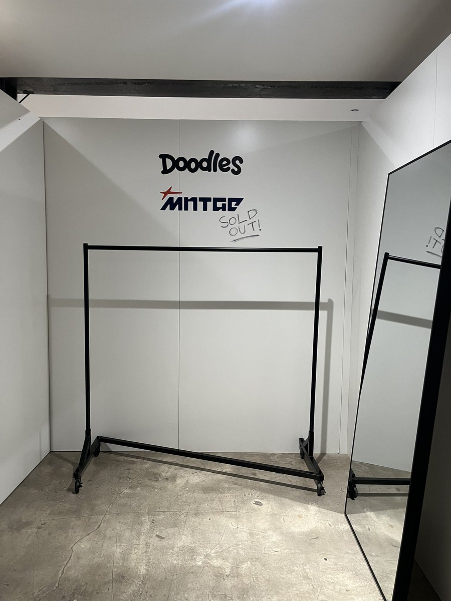 Doodles impressively showcased proof of concepts for their new Doodleverse animated saga in NYC. events like this don’t just bring people together, Doodles team also show the community what they’ve been cooking 🌈 feels like Apple with their launches. 🍎