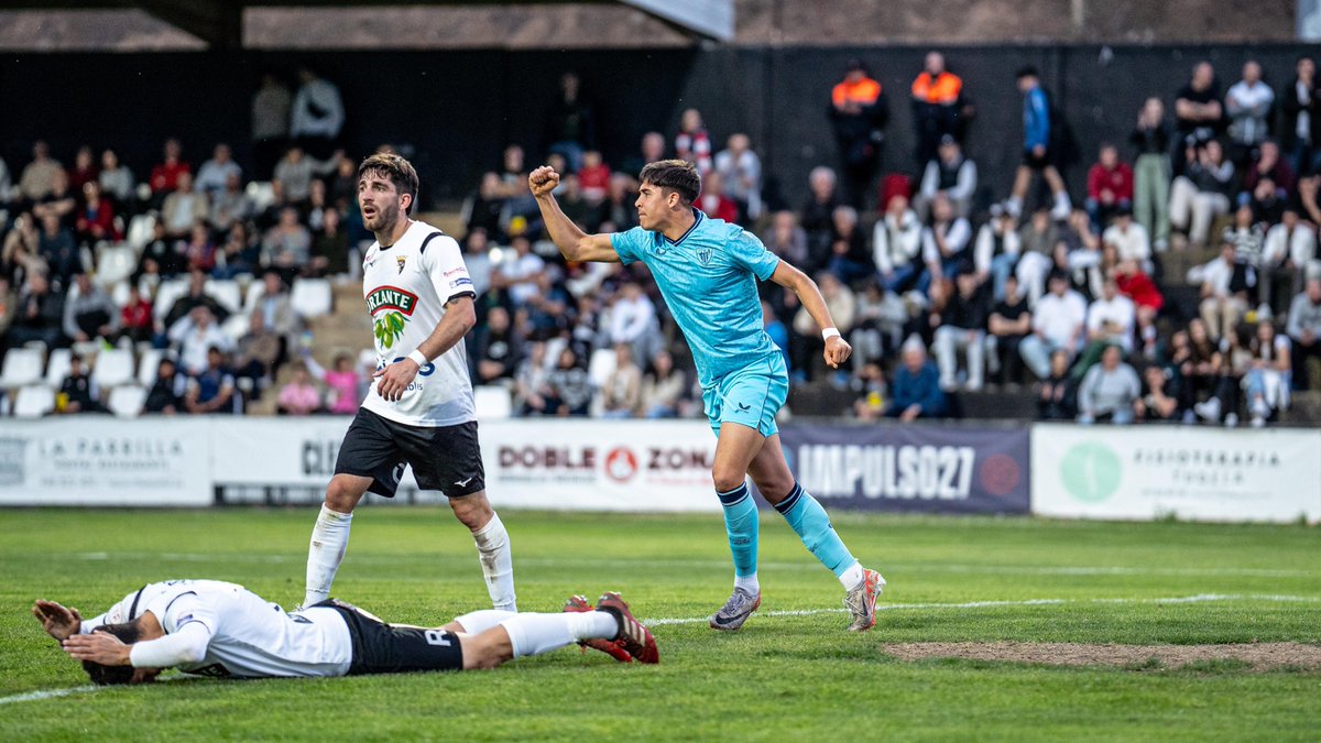 🎯 Iñigo Lopez: zelairatu eta gola sartu.

⚖️ Aurrelariak berdinketa ezarri du burukada zehatz batekin.

1-1 I #TudelanoBilbaoAthletic #AthleticLezama 🦁