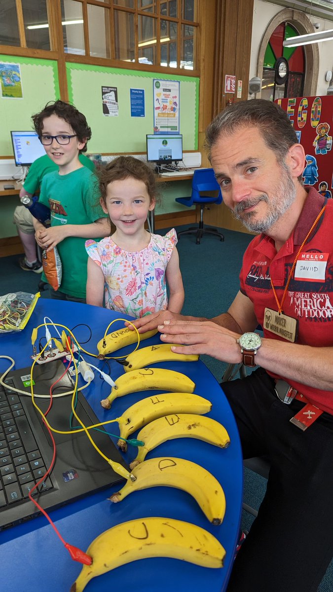 People love doing @MakeyMakey #BananaPiano at @CodeClub! Kids always look amazed when you get them to hold hands to make the circuit! We are going to try and make the world's biggest #BananaPiano circuit at this year's @WirralMakeFest! How many people can we get to take part?
