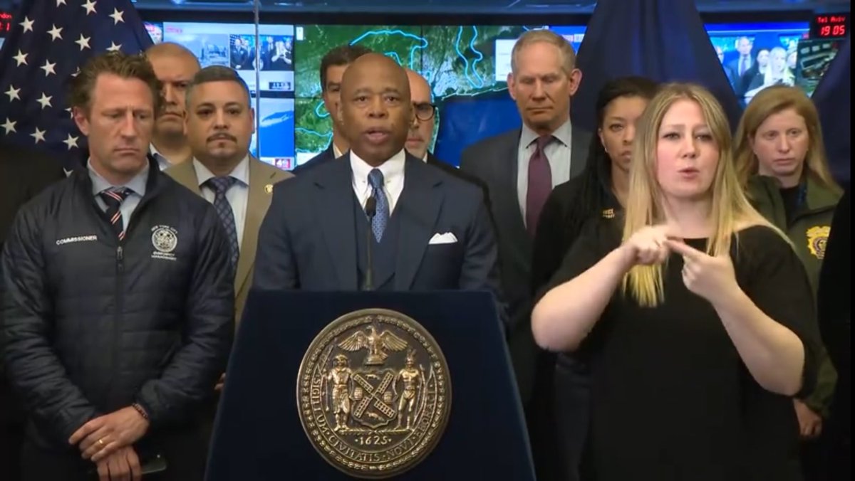 Commissioner @MCastroMOIA updates immigrant communities on city’s response to earthquake, with @NYCMayor and city government leadership. For more information visit nyc.gov/notifynyc