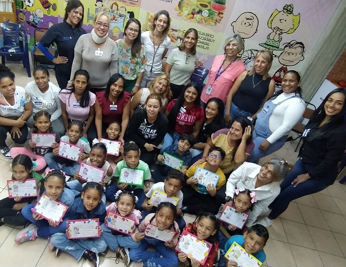 'Aparte de cómo combinar los alimentos, aquí también aprendí sobre el amor, el compañerismo...' fue uno de los testimonios de los pacientes que se graduaron #HOYenCANIA en la Atención Educativa en el Seminternado AES ¡Felicitaciones!
#VamosPorMás