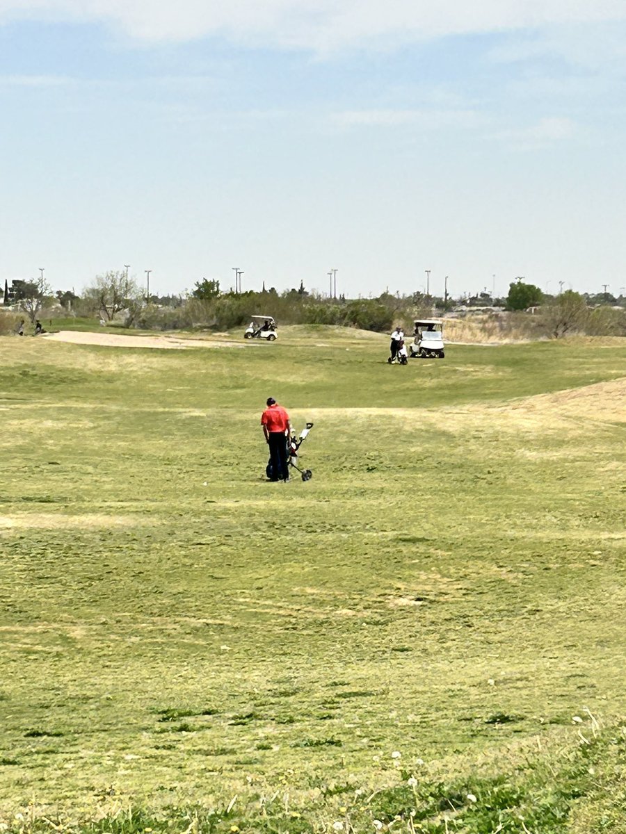 2-5A District Golf Championships this beautiful day. Best wishes to all teams competing for a shot at Regionals! @YsletaISD @YISDCFO @DeXavierluke