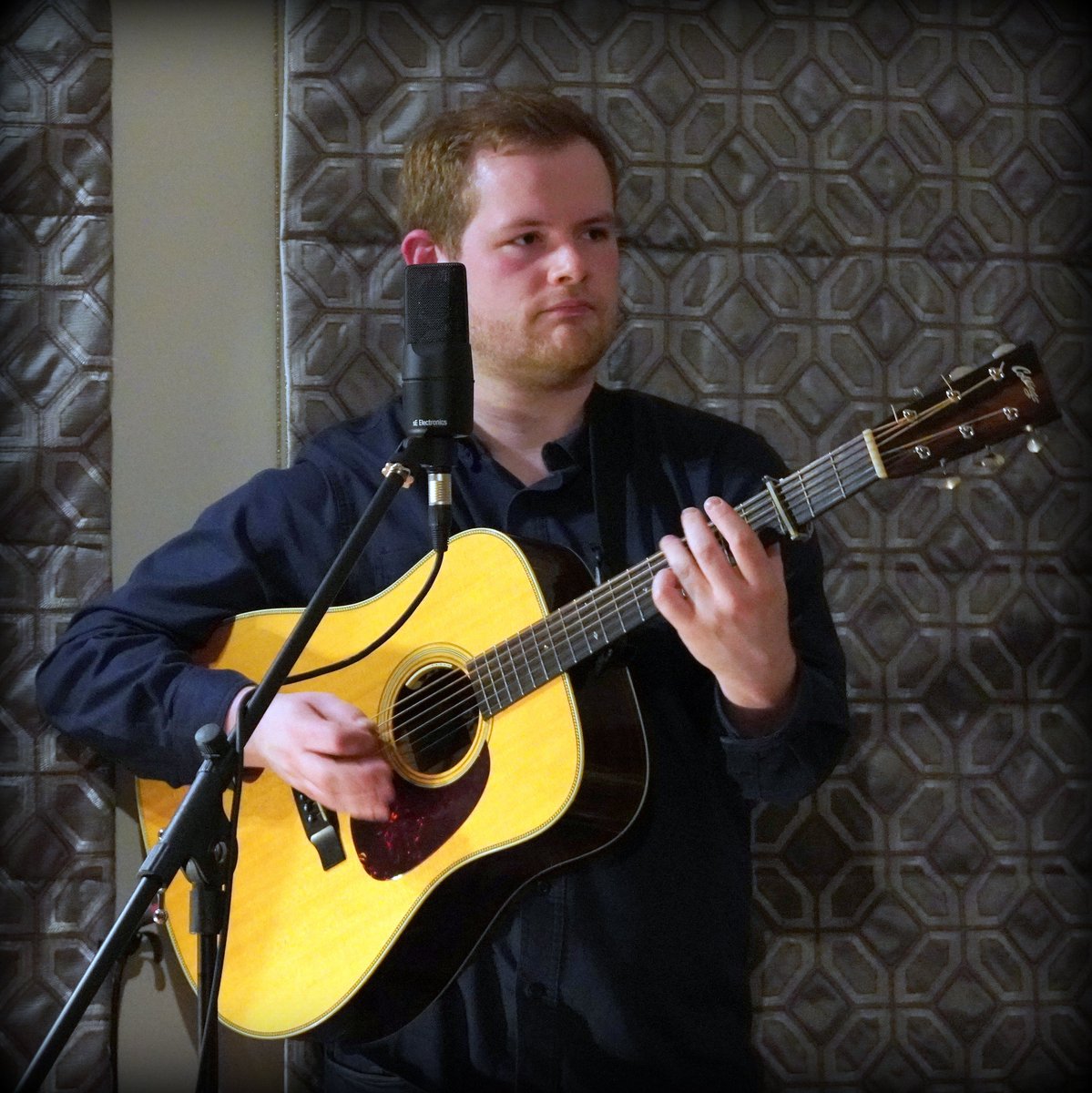 Magical house concert at #FolkattheLodge on Tuesday night with one of Scotland's very best duos .. Hannah Rarity & @innes_white and thank you to Rosie at @venn_management for making this such a seamless show to put on. The word of the night from one of the audience was 'superb'👍