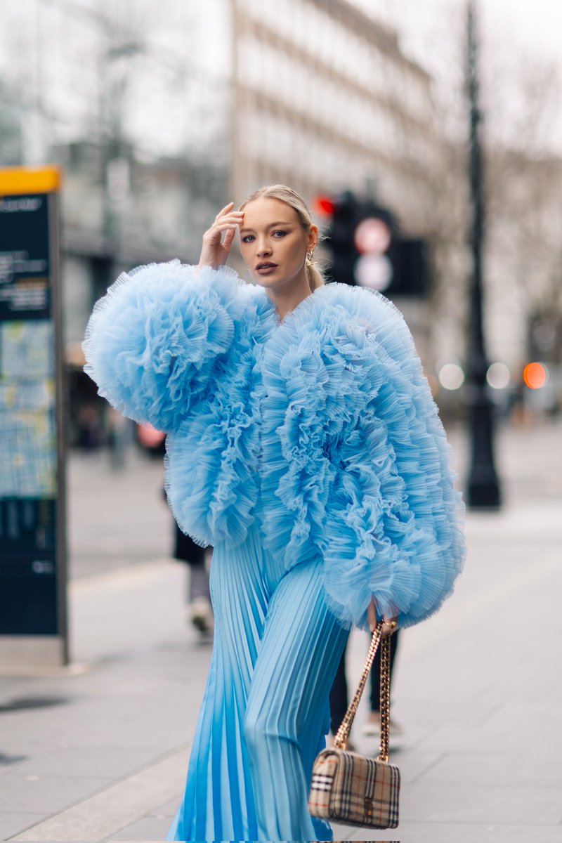 #STYLED @RoxyHorner x #selezzalondon tonal pleats & tulle = pastel puff perfection 💙🩵💙🩵 Platform loafers £casadei Bag @Burberry via #cocoonclub Jewellery @TillySveaas 📸 #tizianoraw instagram.com/p/C5YzhWuNYmU/…