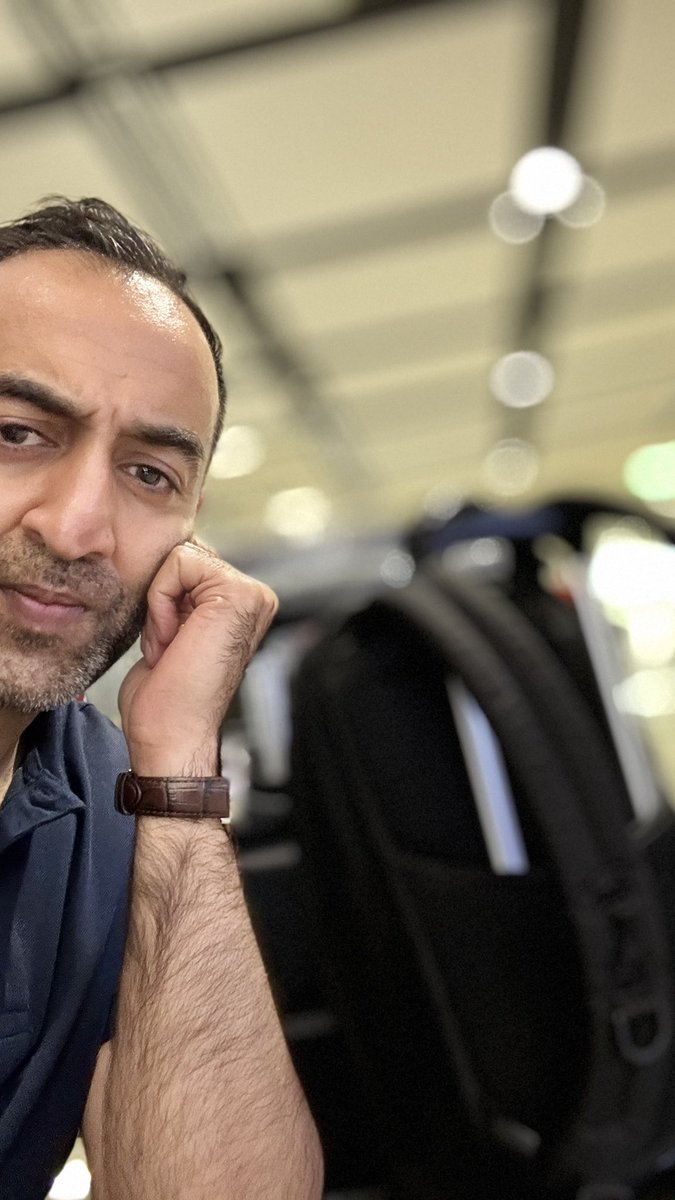 Thank you @Sereen_air for not coming to Dubai on time. If one of your plane is grounded, you don’t have another one to support your customers? No Backup? Just like everything else … excellent customer service as no one is here.