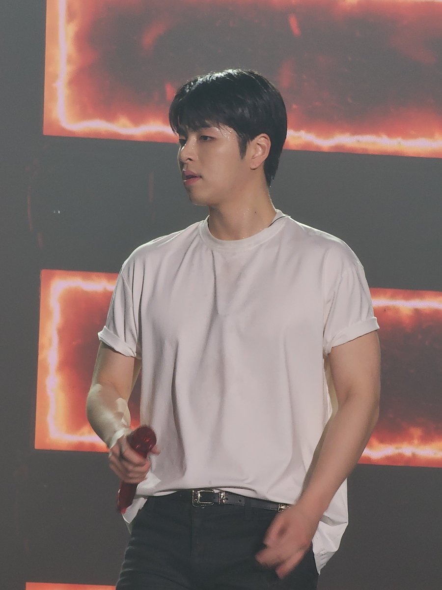 Pathdhanun's tweet photo. ใดๆจูเน่ท็อปฟอร์มากกก ออร่าพระเอกสินะ🥰

WELCOME iKON TO THAILAND
#2024_iKON_LIMITED_TOUR_GETBACK_BKK
#Getback_iKONLIMITED_in_BKK @iKONIC_143 https://t.co/OUNHzxRfhx