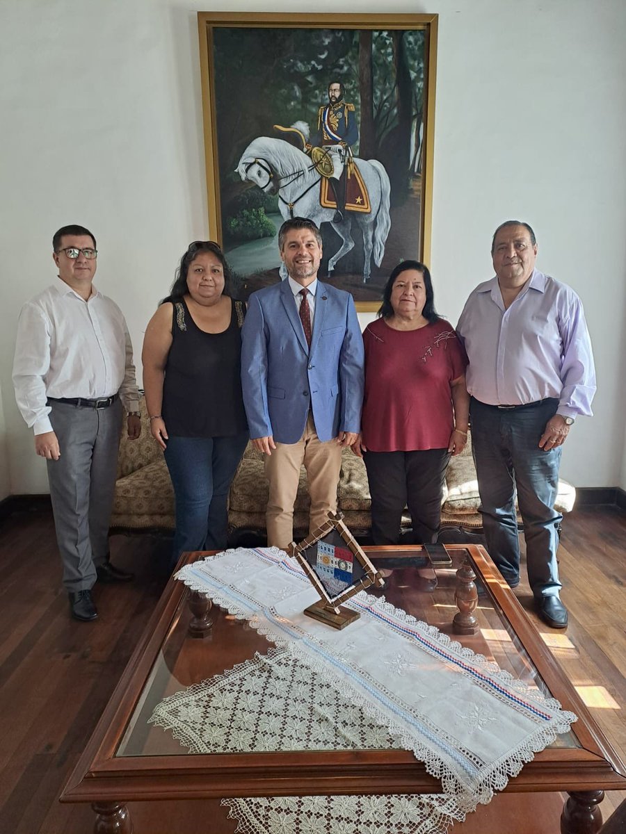 Recibimos a Néstor Dávila, presidente de la Asociación de Residentes y Descendientes Paraguayos y comitiva,  con sede en Roque Saenz Peña, Chaco.

#ConsuladoPy #Resistencia #Chaco