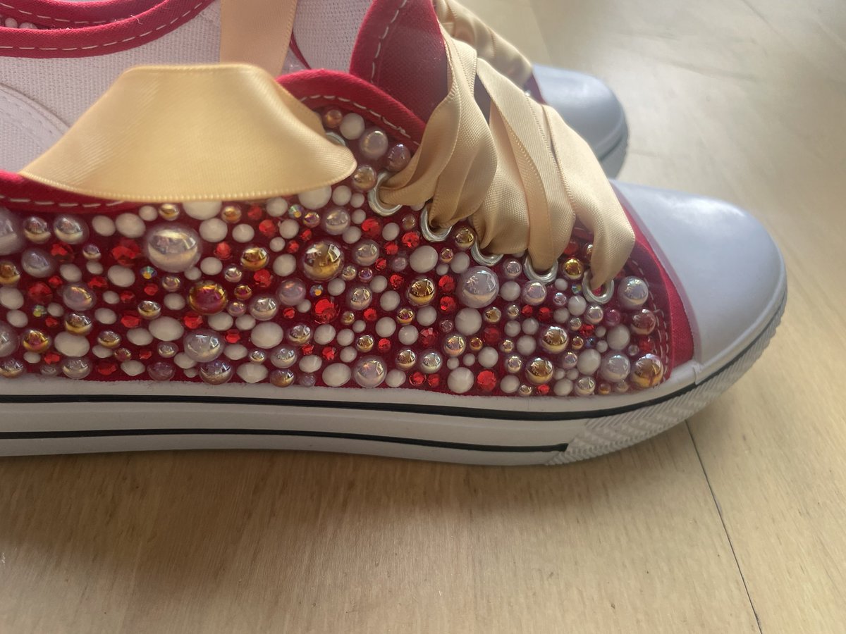 Missterious_Gal's tweet image. Sparkly and regal inspired! Red and gold! I changed them a bit so it doesn’t go to the top lol!  I think it looks better! 😜 #sparkly #trainers #sneakers