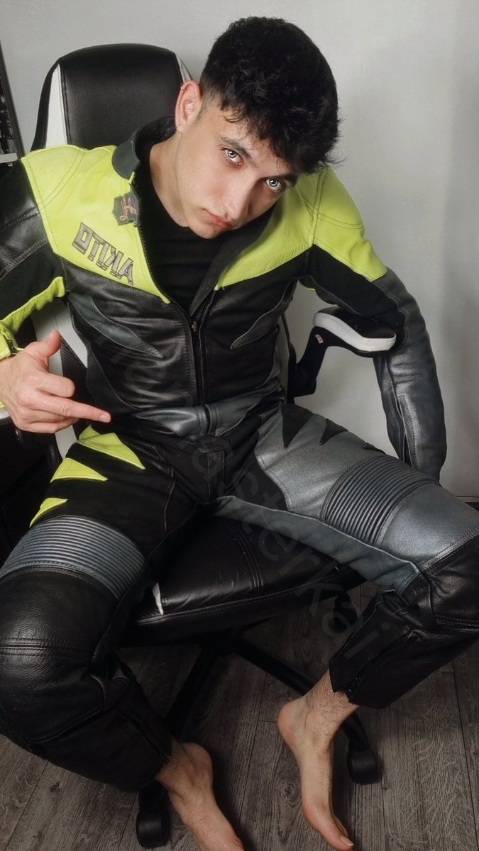 alphamasterkai's tweet photo. So you fckers like seeing me in leather... well imagin kneeling before me and getting to serve my 🦶🏽 🤑 RT and like pigs. Now!

#findom #cashmaster #footfetish
#footdom #leatherpigs #finsub
#humanatm #walletdrain 

@MASTER_UPDATES @rt4dom https://t.co/H6ESnDQXAe