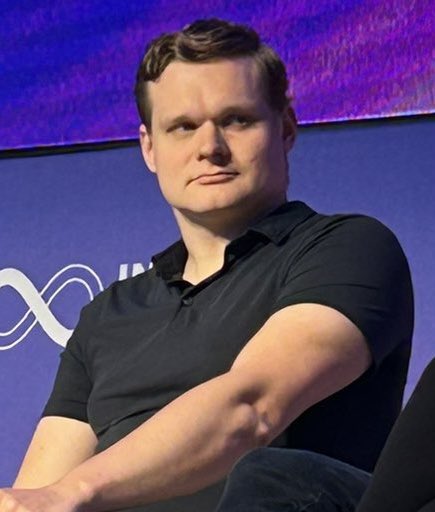 This guy shows up at your crypto conference and tells you he‘ll abstract your chain. Wdyd?