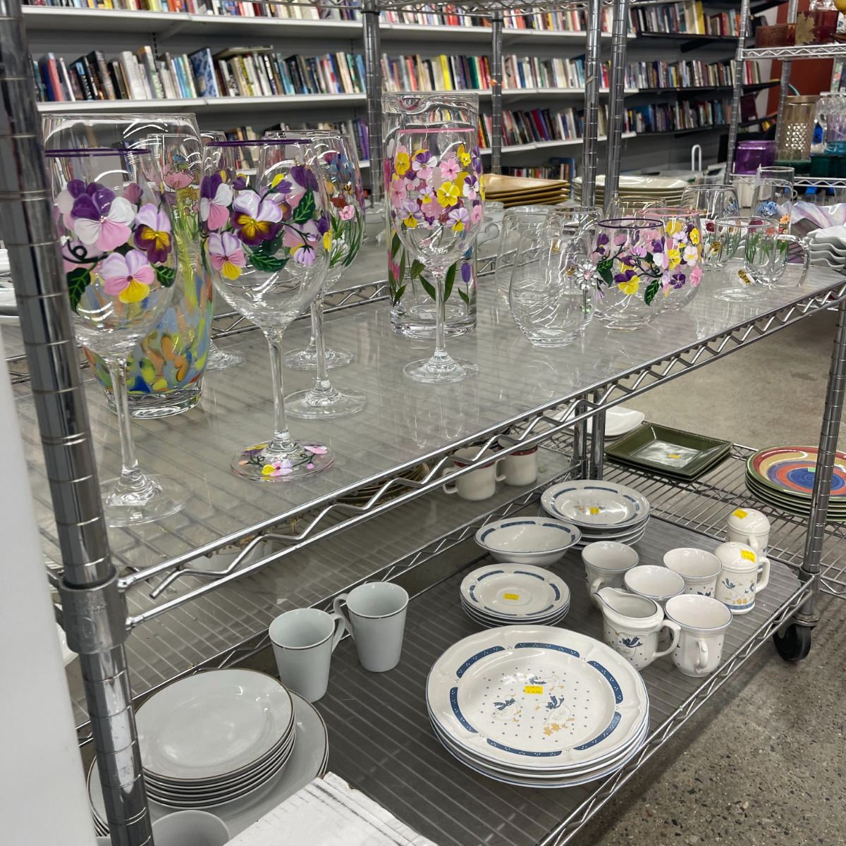 Now that spring is here, it's time for a glassware refresh! Don't you love these spring sets? Make sure to tag us in your #goodwillfinds tablescapes! #shopgoodwill #GoodwillMass