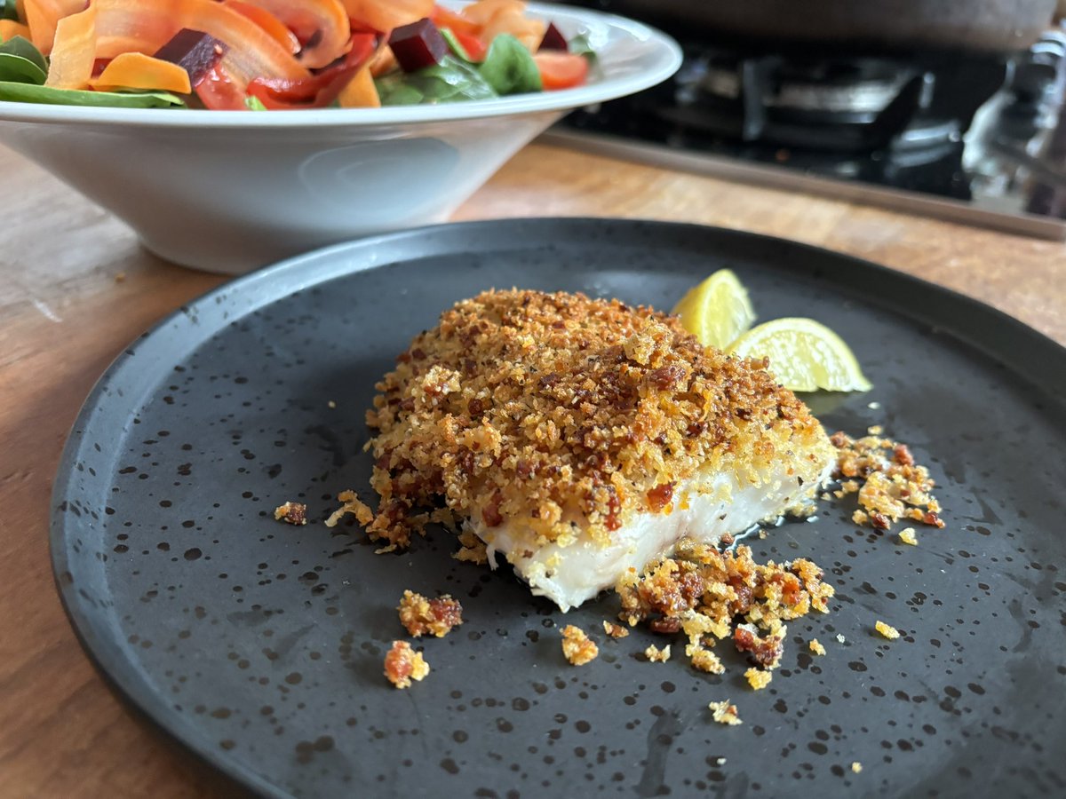 Baked Hake with a chorizo, Parmesan and Lemon Crumb Prepped and cooked in 20 minutes. This is easy to prepare, healthy and nutritious but above all, delicious! Full recipe in my @irishexaminer column this week. irishexaminer.com/food/arid-4136…