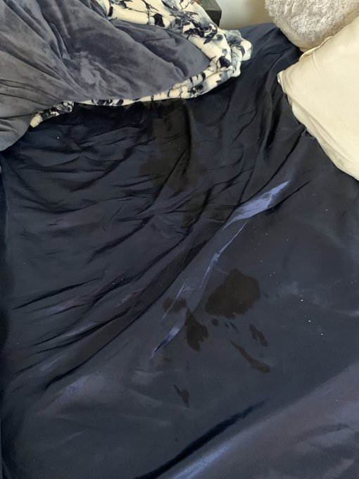 Hhhh now I have to change my sheets. AGAIN. Why did I have to get that diaper filled while it was open<a href="/tag/pee"class="tags"><span>#pee</span></a><a href="/tag/wetting"class="tags"><span>#wetting</span></a><a href="/tag/piss"class="tags"><span>#piss</span></a><a href="/tag/diaper"class="tags"><span>#diaper</span></a>